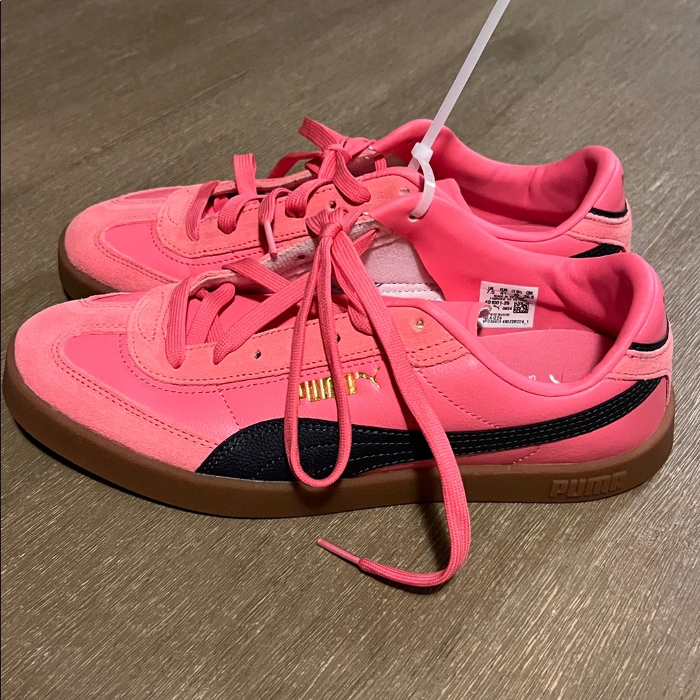 Puma Pink Sneakers Suede Upper Gum Soles 10